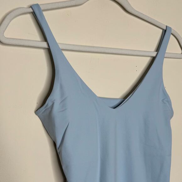 Susana Monaco Sleeveless V-Strap Top 8" in Blue NWT Size Medium - Picture 3 of 9